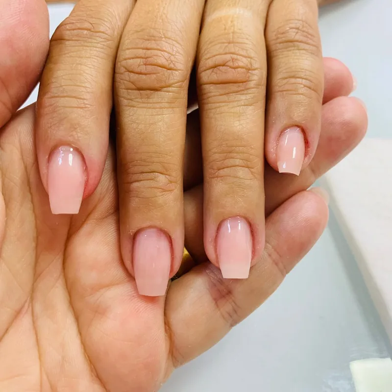Unhas de gel com acabamento natural, Studio Marcela Cupello em Jacarepaguá